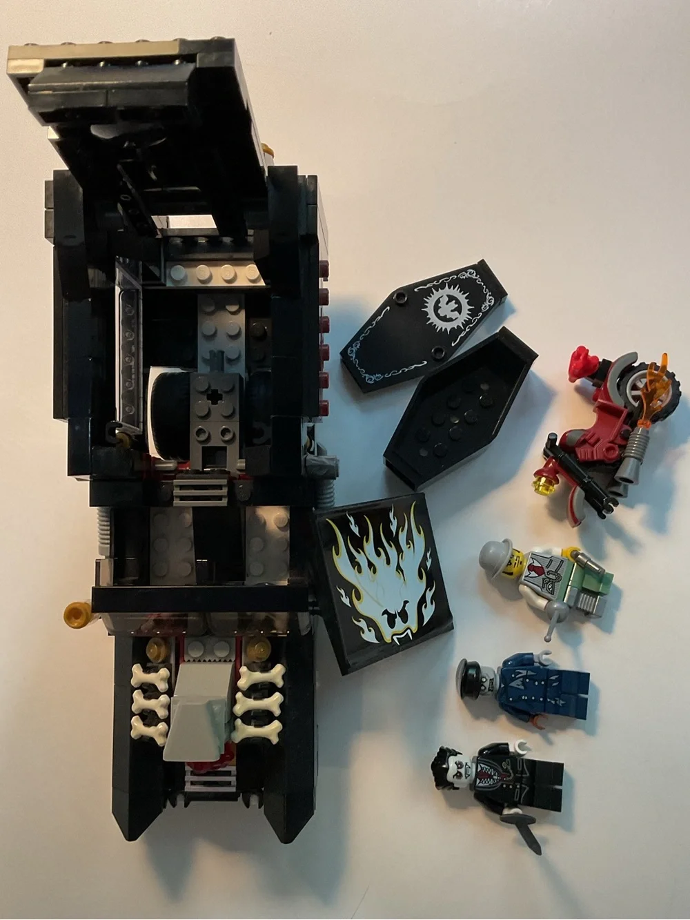 Lego monster fighters vampyre hearse 9464 released 2012